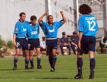 En la campa?a 1999-2000, el Madrid 'suaviz¨®' su tercera camiseta: pas¨® de un color azul marino con l¨ªneas blancas a un azul m¨¢s claro, m¨¢s celeste. La utiliz¨® en contadas ocasiones: una de ellas fue en la victoria ante el Betis (0-2, goles de Roberto Carlos y Anelka). Fue la ¨²ltima victoria liguera de los blancos (en la pen¨²ltima jornada) antes de medirse al Valencia en la final de la Champions.