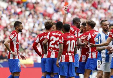 El ¨¢rbitro Figueroa V¨¢zquez expulsa a Kondogbia por doble amarilla.