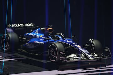 El Williams ser pilotado por el piloto espa?ol Carlos Sainz y el piloto japons Alexander Albon.