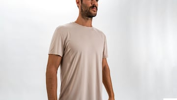 ¿Por qué es importante llevar camisetas transpirables? este pack puedes encontrarlo en Amazon.