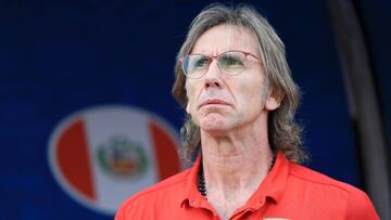 SAO PAULO, BRAZIL - JUNE 22: Ricardo Gareca head coach of Peru looks on during the Copa America Brazil 2019 group A match between Peru and Brazil at Arena Corinthians on June 22, 2019 in Sao Paulo, Brazil. (Photo by Buda Mendes/Getty Images)