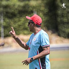 Los números que condenan a César Farías en América