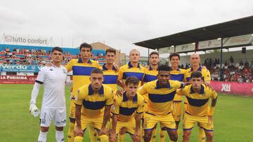 Once del Alcorcón en el partido de Primera RFEF frente al Yeclano.
