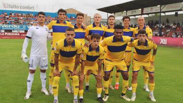Once del Alcorcón en el partido de Primera RFEF frente al Yeclano.