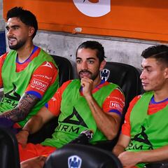 La furia de Rodolfo Pizarro tras el empate entre Rayados y Mazatlán: “¿No me van a meter a jugar?”