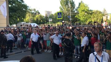 Los mexicanos dedican una serenata a su selección antes de su duelo con Corea del Sur