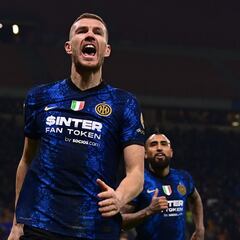 Vidal y Alexis celebran antes del Derby della Madonnina