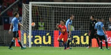 Las mejores imágenes del duelo entre Chile y Uruguay