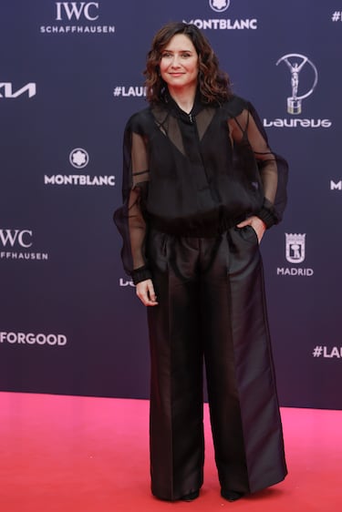 La presidenta de la Comunidad de Madrid, Isabel Díaz Ayuso, posa a su llegada a la ceremonia de entrega de los Premios Laureus.