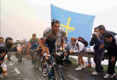 Vuelta a Espa?a 1999, octava etapa. Len - Alto de l'Angliru. El Chava vence en la primera ascensin que se hace a unos de los puertos ms duros que se conocen.
