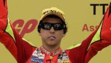 <b>CIRCUITO ALEMÁN.</b> La marca italiana Aprilia no sube a lo más alto del podio desde
2002, de la mano del italiano Marco Melandri.