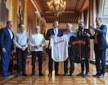 AMLO se reúne con jugadores de la MLB y director de los Gigantes de San Francisco