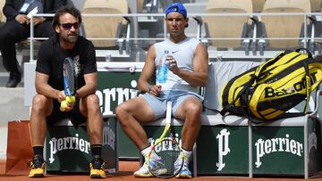 Rafa Nadal y Carlos Moya, durante un entrenamiento en Roland Garros.