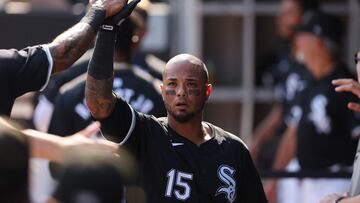CHICAGO, ILLINOIS - JULY 10: Mart�n Maldonado #15 of the Chicago White Sox high fives teammates after hitting a solo home run off Pablo L�pez #49 of the Minnesota Twins (not pictured) during the third inning at Guaranteed Rate Field on July 10, 2024 in Chicago, Illinois. Michael Reaves/Getty Images/AFP (Photo by Michael Reaves / GETTY IMAGES NORTH AMERICA / Getty Images via AFP)
