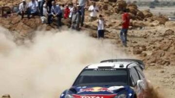 <b>EL ENEMIGO EN CASA. </b>Ogier le complica la vida al campeón Loeb.
