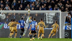 Shkodran Mustafi of Levante in action during the Spanish league, La Liga Santander, football match played between Deportivo Alaves and Levante UD at Mendizorroza stadium on November 06, 2021 in Vitoria, Spain.
 AFP7 
 06/11/2021 ONLY FOR USE IN SPAIN