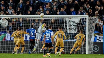 Shkodran Mustafi of Levante in action during the Spanish league, La Liga Santander, football match played between Deportivo Alaves and Levante UD at Mendizorroza stadium on November 06, 2021 in Vitoria, Spain.
 AFP7 
 06/11/2021 ONLY FOR USE IN SPAIN