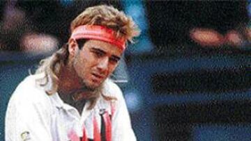 <b>HA PERDIDO PELO... PERO NO CALIDAD.</B> Agassi mantiene la categoría suficiente para volver a ser de nuevo el número uno mundial.