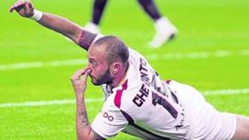 <b>POR LOS SUELOS. </b>La rodilla izquierda de Chevantón ha vuelto ha jugarle una mala pasada. Tendrá que ser operado.