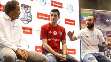 Carlos Ortiz y Ricardinho, junto a Benjamín Zarandona en la presentación del amistoso entre los Amigos de Ortiz y Benjamín y los Amigos de Ricardinho.
