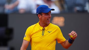 Tennis - Italian Open - Foro Italico, Rome, Italy - May 8, 2025 Spain's Roberto Bautista Agut celebrates winning his round of 128 match against Italy's Matteo Arnaldi REUTERS/Aleksandra Szmigiel