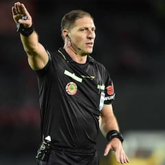 Bascuñán y Pitana, escogidos para dirigir duelos de Colombia