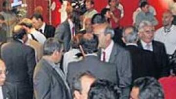 <b>GRAN AMBIENTE. </b>Gente del deporte y de la política se dieron cita en la inauguración del museo rojiblanco. Todos se volcaron con el club madrileño en este bonito acto.