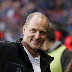 Who gave Woody Harrelson his exclusive ‘SNL’ Five-Timers Club jacket?