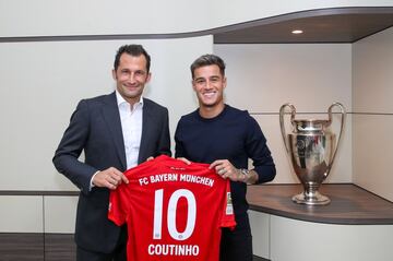 Coutinho y el director deportivo del Bayern, Hasan Salihamidzic.