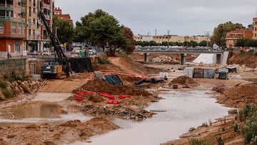 El barranco del Poyo a su paso por Paiporta, a 29 de septiembre de 2025, en Paiporta, Valencia, Comunidad Valenciana (España). El barranco de La Saleta, en Aldaia (Valencia), se ha desbordado de madrugada, a la altura del dique de Bonaire, como consecuencia de las fuertes lluvias que azotan a la provincia de Valencia y Castellón. En concreto, esta noche, el municipio valenciano de Aldaia ha registrado 57 l/m2 en tan solo 35 minutos, según ha recogido Avamet. El agua también ha provocado la inundación de algunas calles de la localidad y esta mañana están trabajando efectivos para controlar la situación.
29 SEPTIEMBRE 2025;ALDAIA;LA SALETA: LLUVIAS;TORMENTAS
Rober Solsona / Europa Press
29/09/2025