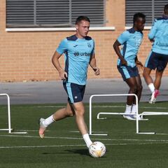 Borja Garcés entrena en una sesión con charla de Garitano