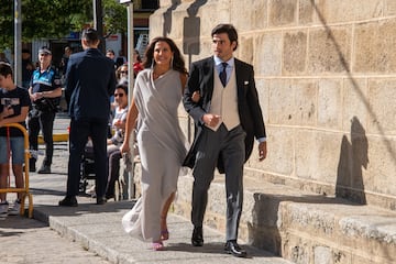 El piloto de Ferrari Carlos Sainz Jr y su madre Reyes Vázquez de Castro a su llegada a la ceremonia.