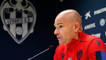 Paco López en la rueda de prensa de la Ciudad Deportiva del Levante.