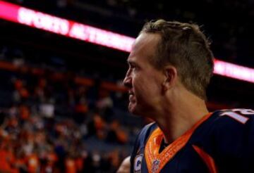 Peyton Manning, quarterback de  Denver Broncos, continúa haciendo historia. Ya es el mariscal con más victorias en la historia. 