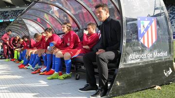 Simeone, en el banquillo del Melbourne Victory, durante la gira del equipo en Australia esta pretemporada.