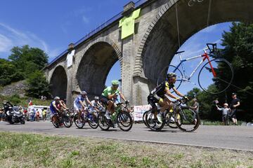 Philippe Gilbert, Thomas Voeckler, Jan Bakelants, Dylan van Baarle, Mickael Delage, y Pierre-Luc Perichon: escapados de la jornada.