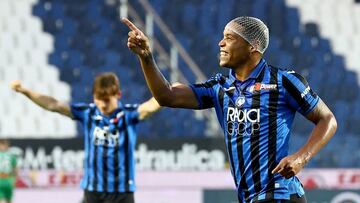 Luis Muriel celebrando un gol con Atalanta.