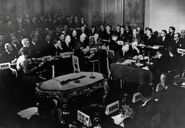 En junio de 1947, el secretario de Estado de EE. UU., George Marshall, anuncia un plan de ayuda económica masiva para reconstruir Europa tras la Segunda Guerra Mundial. La iniciativa marca el comienzo de la recuperación europea y se convierte en una pieza clave del arranque de la Guerra Fría.