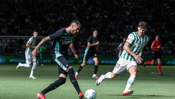 Carmona, en la presión durante el partido ante el Betis