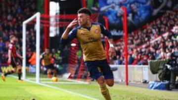 Oxlade-Chamberlain celebra su gol al Bournemouth.