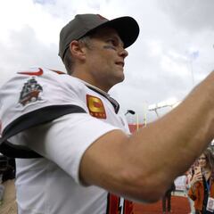 How many coaches in Divisional Round is Tom Brady older than?