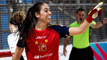 España se enchufa y electrocuta a Gran Bretaña con 14 chispazos