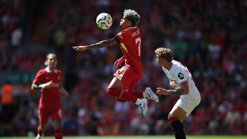 Luis Díaz y los elogios de la prensa tras sus dos goles ante Sevilla en Anfield.