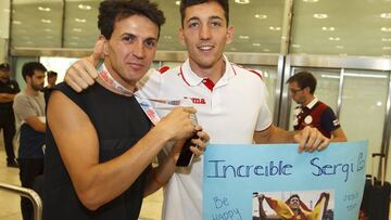 Sergio Fern&aacute;ndez (derecha), junto a Juan Carlos Higuero en el aeropuerto de Barajas.
 