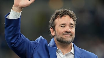 Jeff Saturday, the Colts’ new interim head coach who replaced Frank Reich, has little sideline experience, but is “fully capable.” Find out why