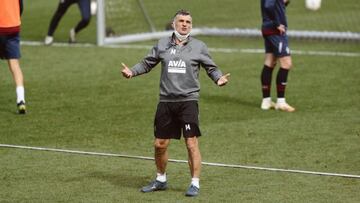 Mendilibar: "El equipo est¨¢ cambiando para bien"