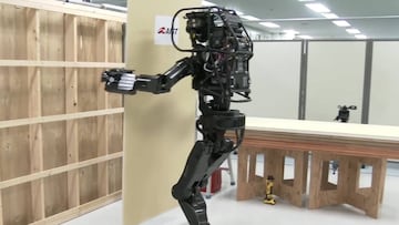 Mira cómo este robot instala sólo una pared