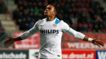 Memphis Depay celebra uno de sus goles ante el Twente 