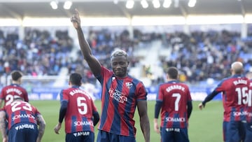 Soko celebra su gol.