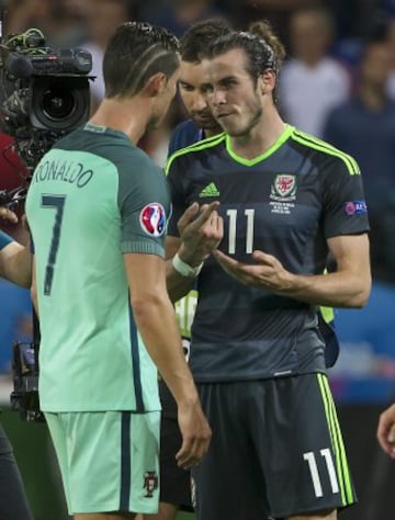 Cristiano Ronaldo y Gareth Bale al finalizar el encuentro.